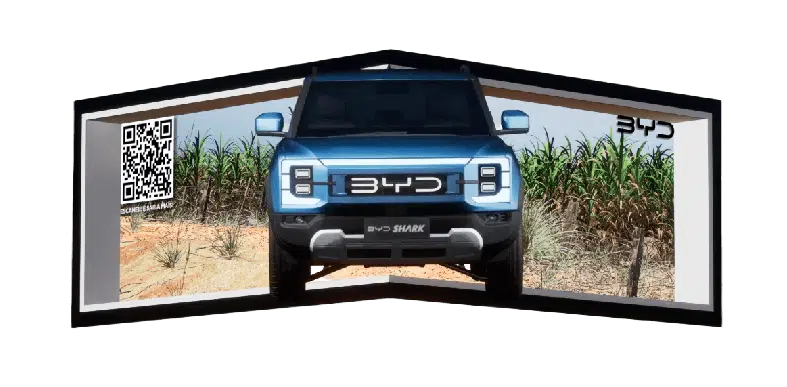 Exemplo de vídeo anamórfico em 3D realista projetado em stand corporativo.