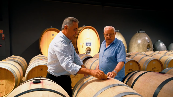 Os vídeos produzidos por nós são perfeitos para:
E-Commerce: Destaque seu produto nos maiores marketplaces.
Redes Sociais: Crie anúncios que convertem rapidamente.
Feiras e Eventos: Atraia atenção no seu estande com vídeos chamativos.
Apresentações Corporativas: Valorize ainda mais seus lançamentos.